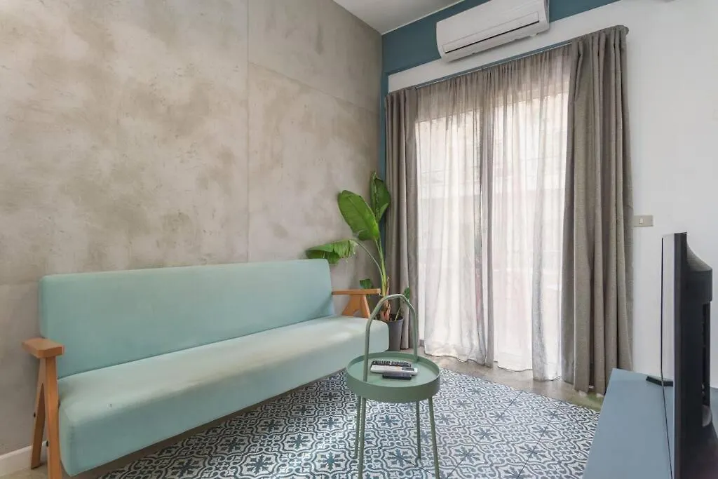 Blueberry 1-Br Toot In Mar Mikhael Apartment Beirut